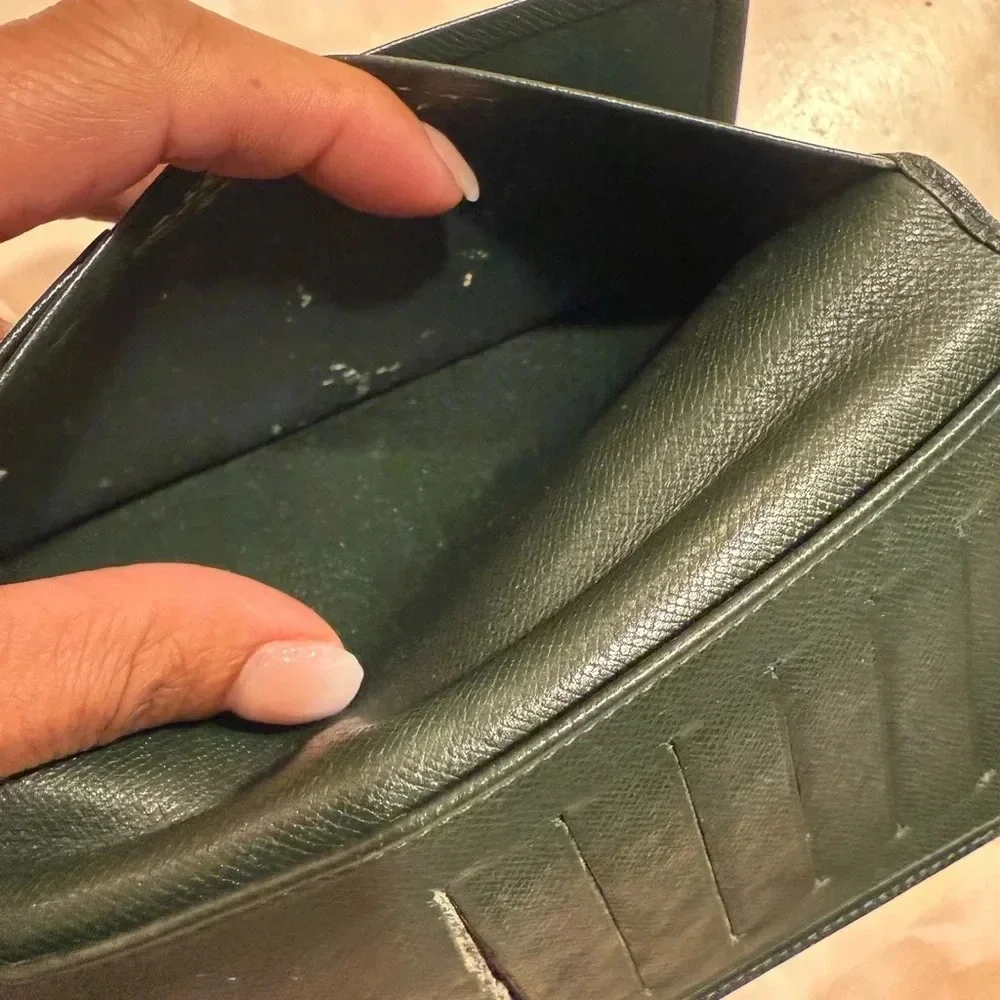 💯 Authentic Louis Vuitton Taiga Leather Long Wallet (175)